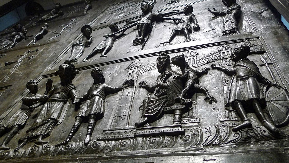 Die Bernwardtür (Detail)#Michael Lenz - Eigenes Werk, Dom Hildesheim, https://de.m.wikipedia.org/wiki/Datei:Bernwardst%C3%BCr_%E2%80%93_Detail.jpg