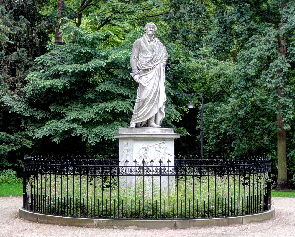 Denkmal für Wilhelm Olbers in den Bremer Wallanlagen, Carl Steinhäuser, 1848#Godewind (talk) - Eigenes Werk, CC BY-SA 3.0, https://commons.wikimedia.org/w/index.php?curid=21593971